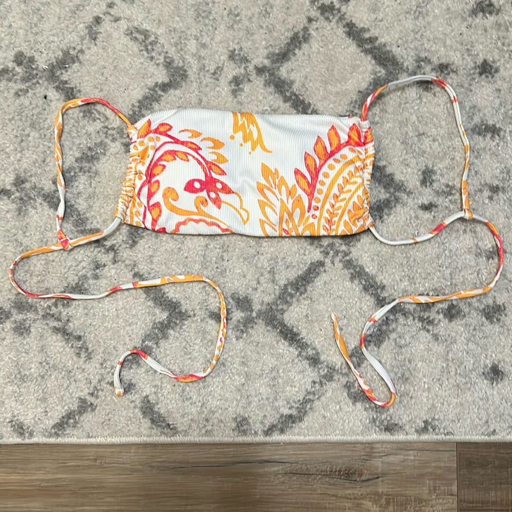 Random bathing suit tops SIZES LARGE & MEDIUM